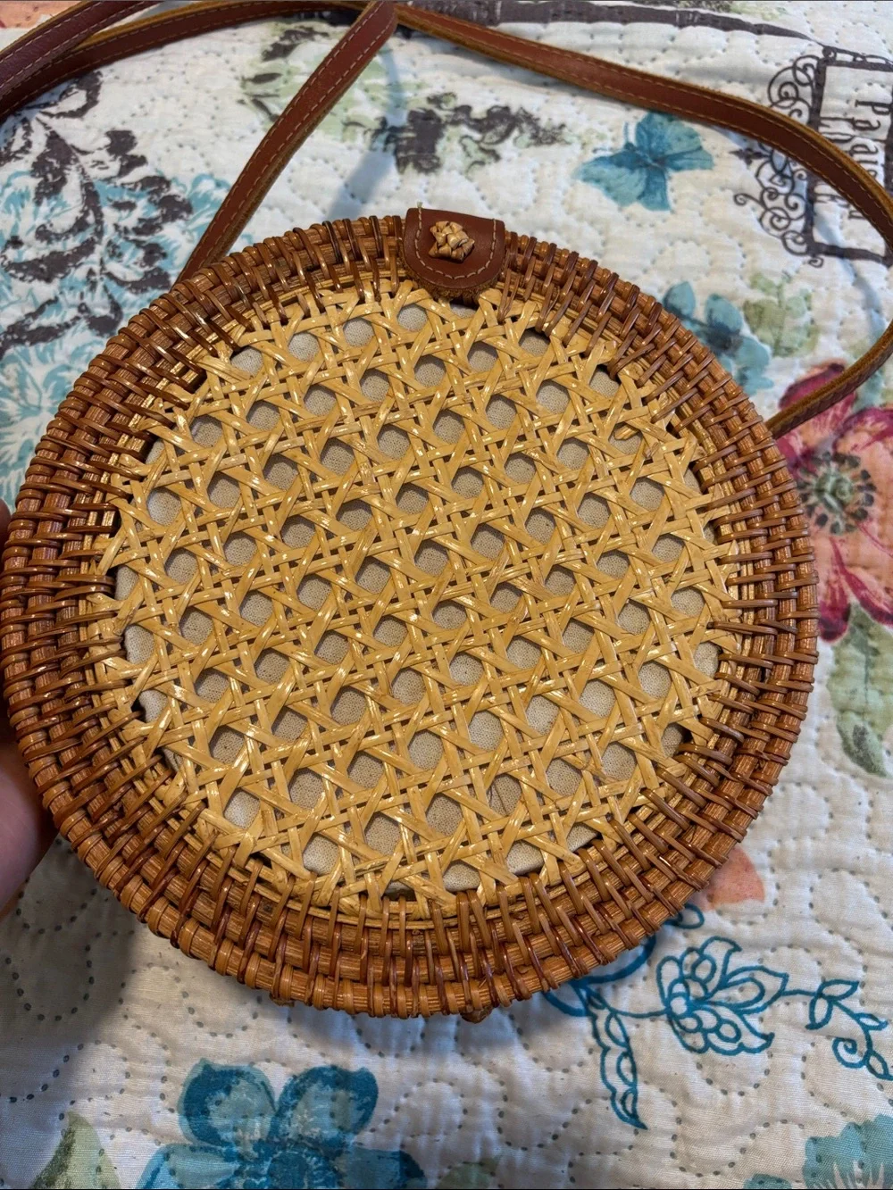 N/A handwoven round